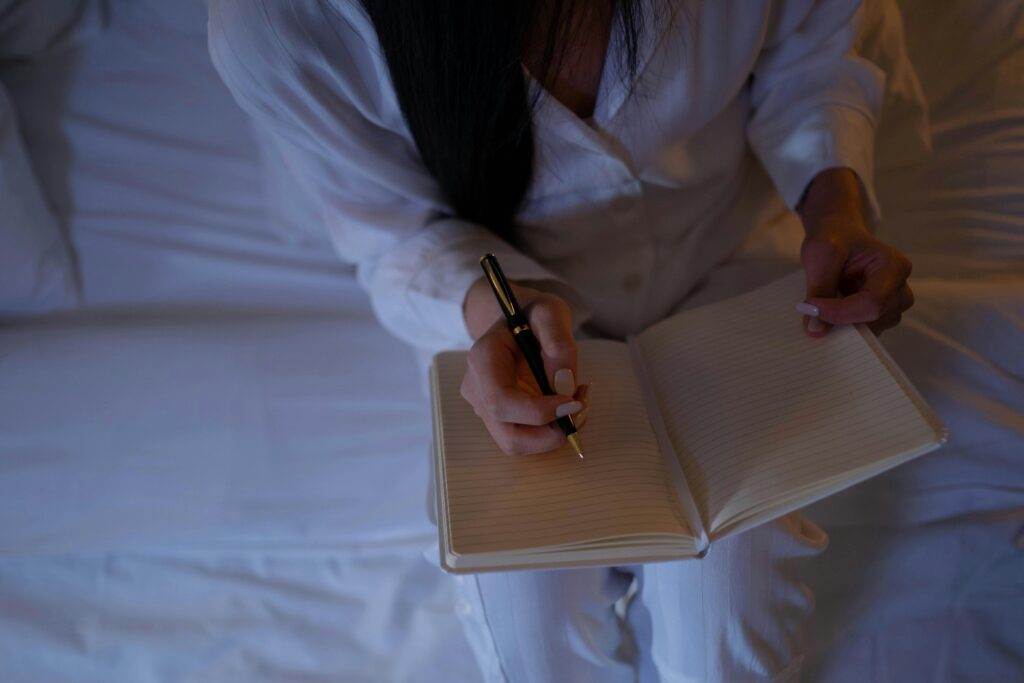 How to stop overthinking at night 2 brain dump journaling before bed